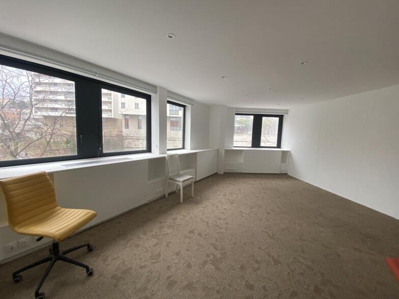 Office in Suresnes to rent - Interior Photo - Image 2 of 7