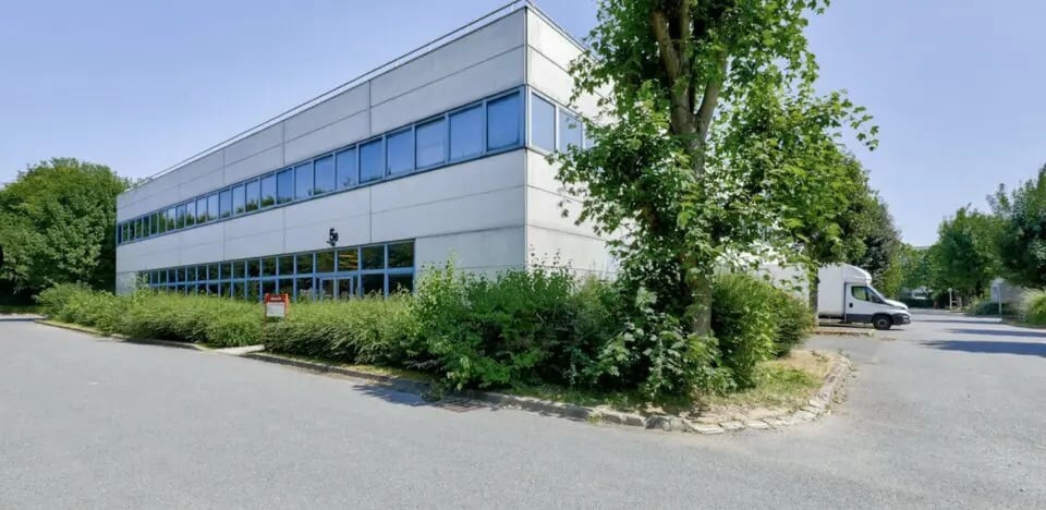 Location Local d'activités 394 m² - Photo 1