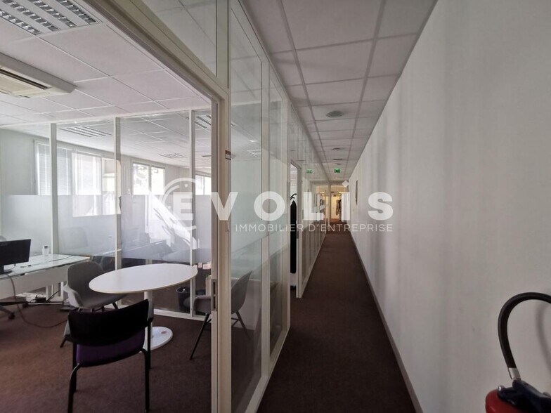 9 Bis Rue Delerue, Montrouge to rent - Building Photo - Image 3 of 11