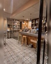 Retail in Madrid, Madrid to rent Interior Photo- Image 2 of 20