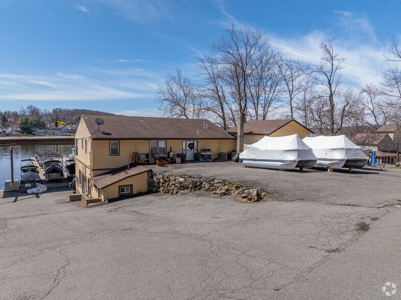 22 Stonehenge Rd, Lake Hopatcong, NJ for sale - Primary Photo - Image 1 of 18