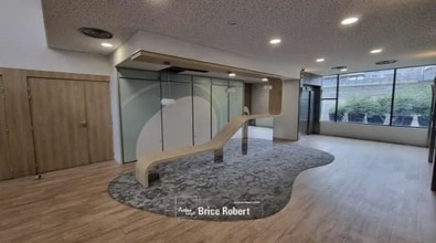 Office in Lyon to rent Interior Photo- Image 1 of 12