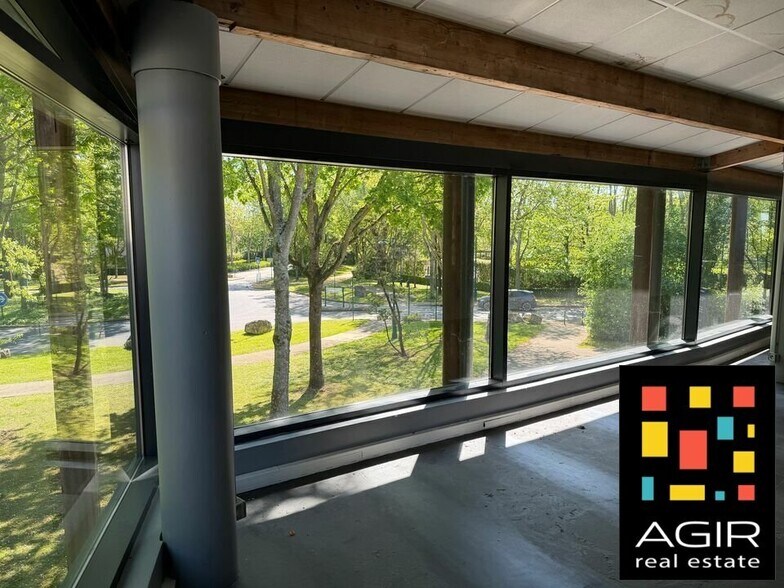 Retail in Serris to rent - Interior Photo - Image 3 of 3