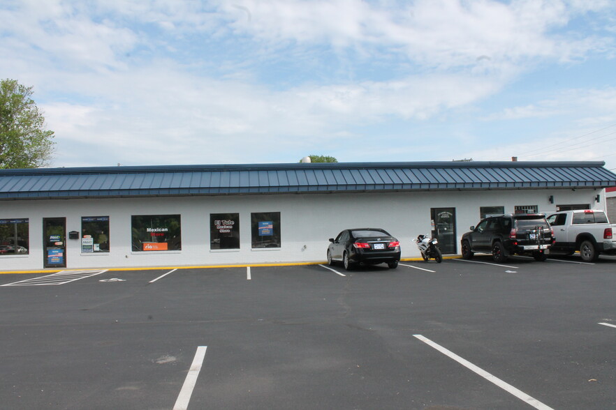 851 W Elk Ave, Elizabethton, TN for rent - Building Photo - Image 2 of 4