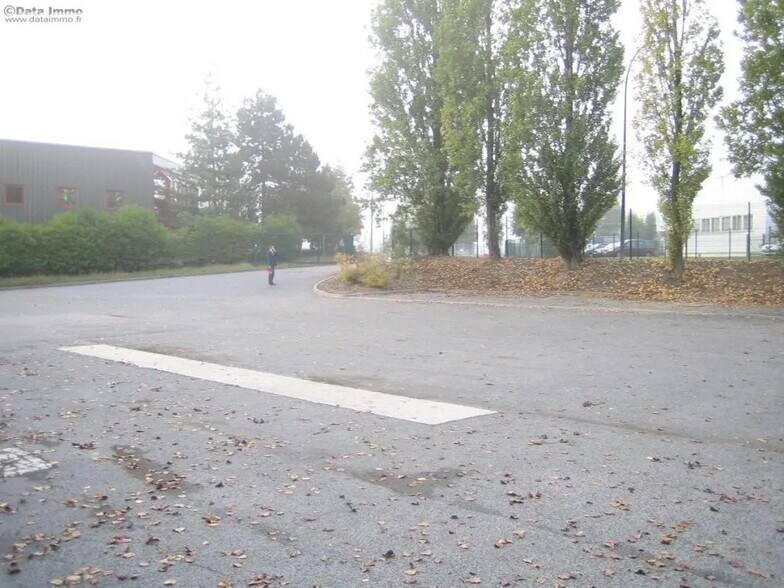 9 Rue Chauvart, Gonesse to rent - Primary Photo - Image 2 of 7