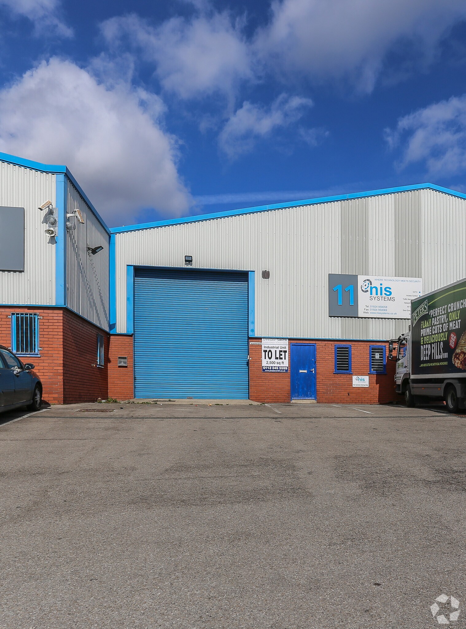 Wakefield Rd, Ossett to rent Primary Photo- Image 1 of 4