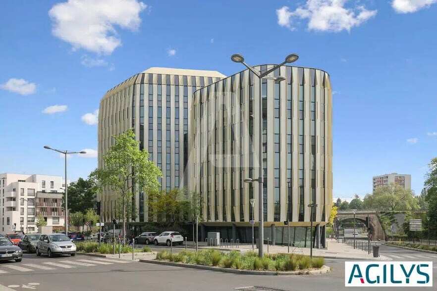 Office in Massy to rent - Building Photo - Image 1 of 15