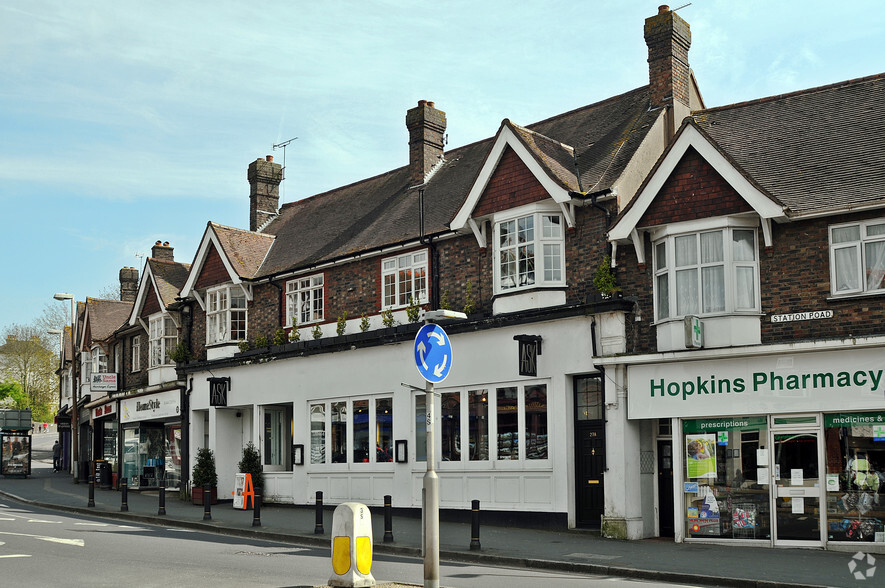 25-27 Station Rd, Burgess Hill for sale - Primary Photo - Image 1 of 3