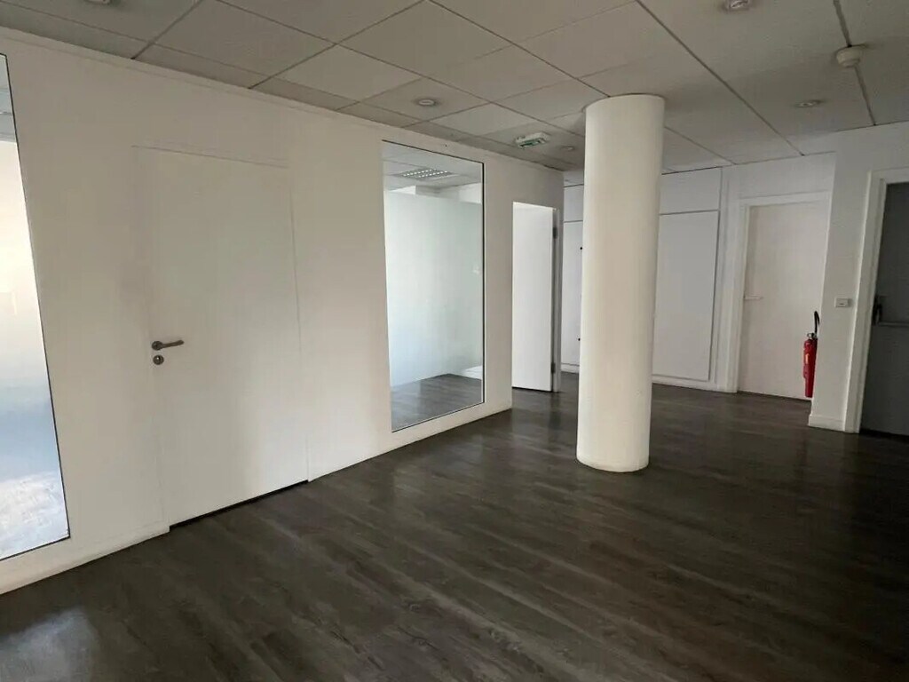 Location Bureaux 229 m² - Photo 1