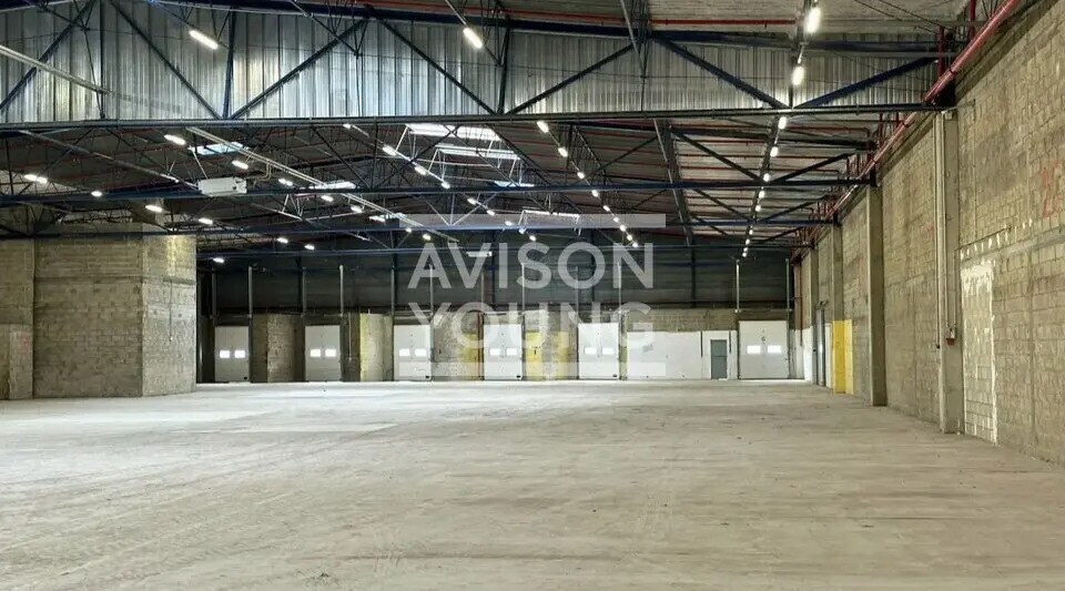 Light Industrial in Pantin to rent Interior Photo- Image 1 of 8