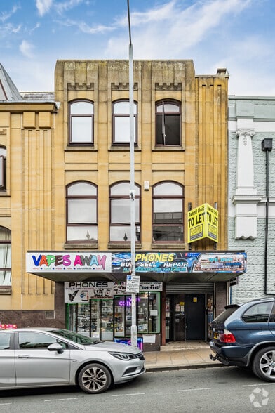 2 James St, Bradford to rent - Building Photo - Image 2 of 4