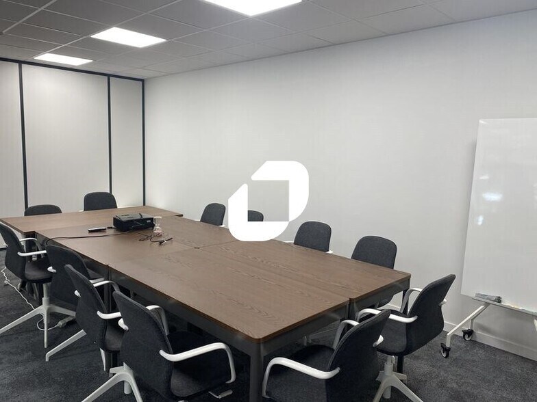 Office in Rillieux-la-Pape to rent - Interior Photo - Image 3 of 7
