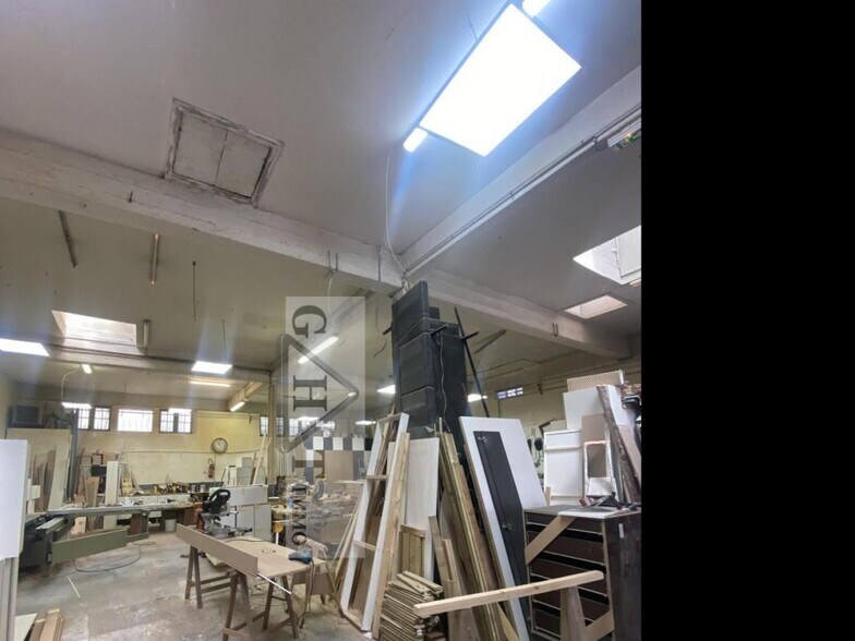 Industrial in Montreuil for sale - Interior Photo - Image 3 of 7