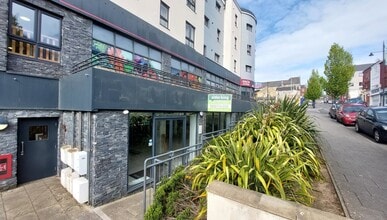 Thompson St, Barry to rent Building Photo- Image 1 of 3