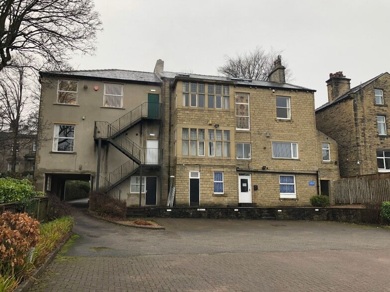 22-24 Edgerton Rd, Huddersfield to rent - Building Photo - Image 2 of 3