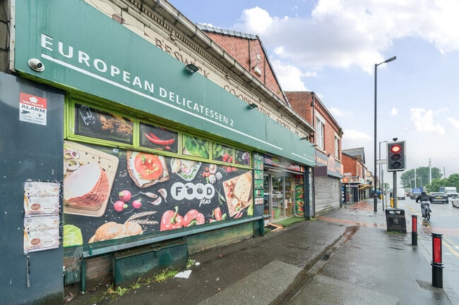 More details for 560-562 Hyde Rd, Manchester - Retail for Sale