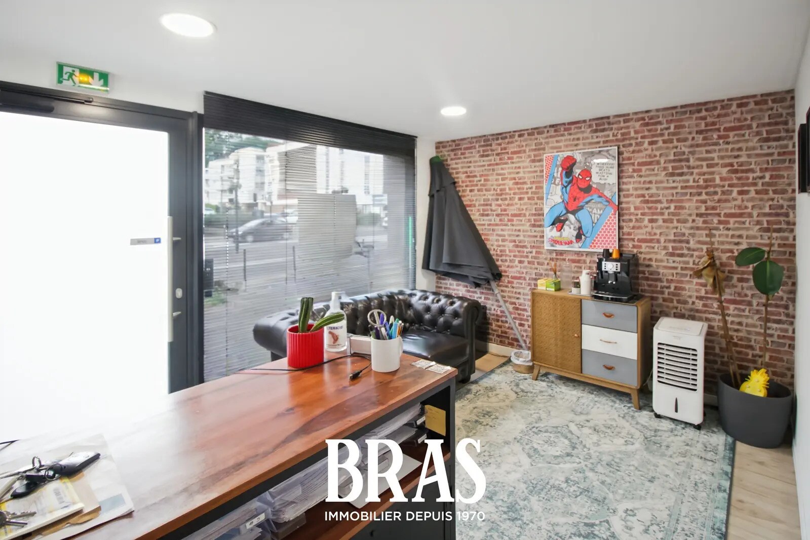 Retail in Nantes to rent Interior Photo- Image 1 of 5