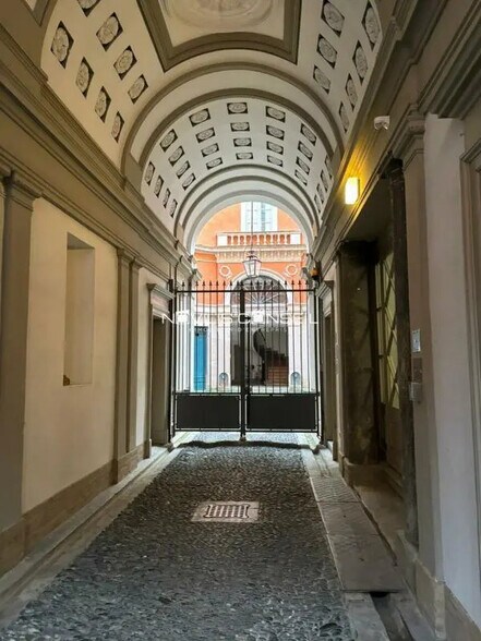 Office in Toulouse to rent - Lobby - Image 3 of 7