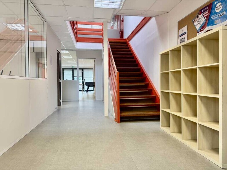 34 Rue Du 35eme Regiment D'Aviation, Bron to rent - Interior Photo - Image 3 of 13