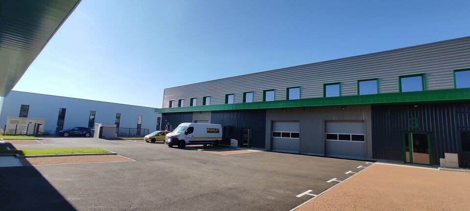 Light Industrial in Tignieu-Jameyzieu to rent - Building Photo - Image 2 of 16