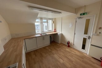 2 Alverton St, Penzance to rent Interior Photo- Image 2 of 4