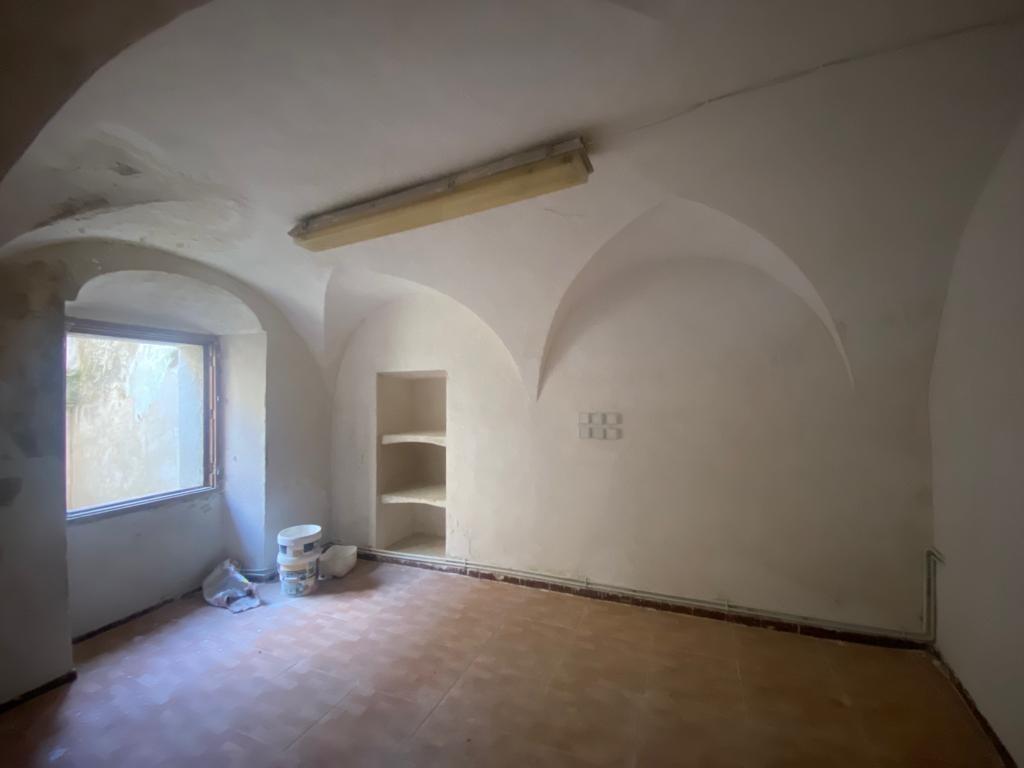 Retail in Cáceres, Cáceres to rent Primary Photo- Image 1 of 13