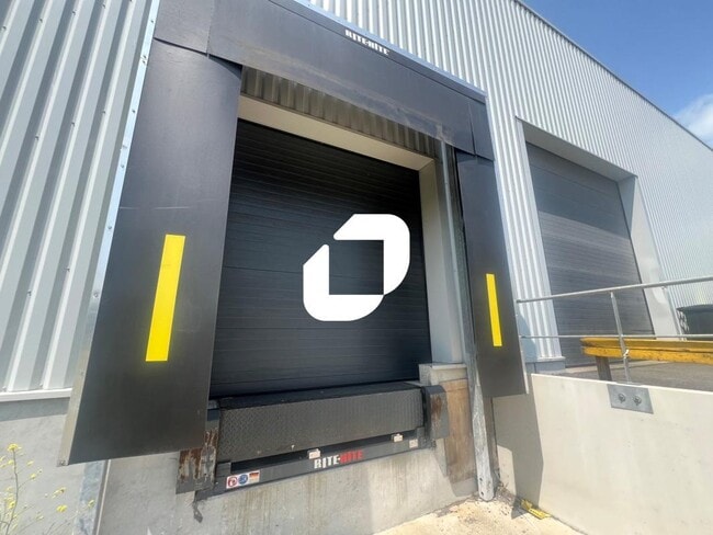 Location Local d'activités 2 836 m²