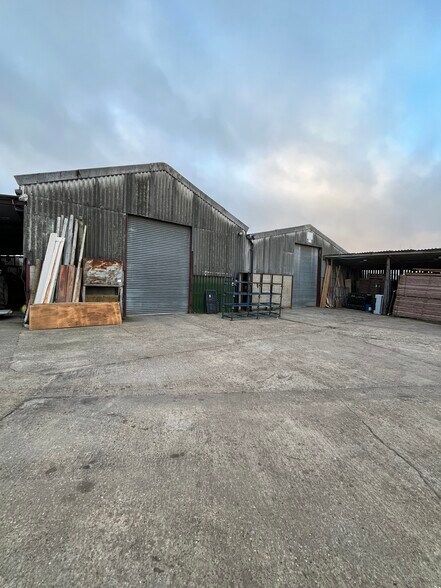 Dark Ln, Burton On Trent to rent - Primary Photo - Image 1 of 4