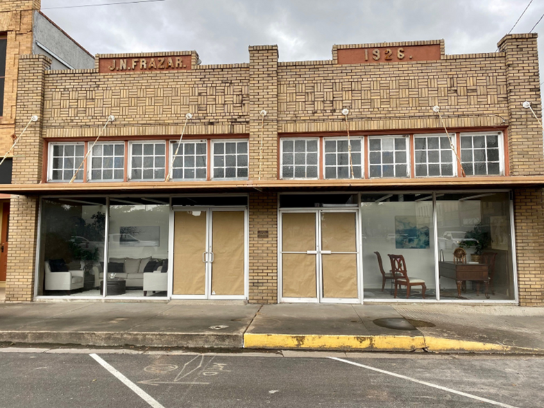 101 E Main St, Eagle Lake, TX for sale - Building Photo - Image 1 of 1