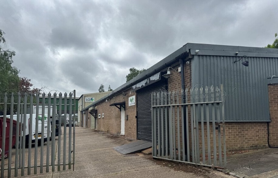 Ryehill Clos, Northampton to rent - Building Photo - Image 2 of 6