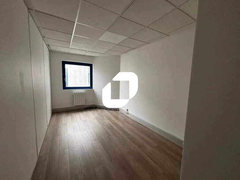 Office in Lisses to rent - Interior Photo - Image 2 of 12