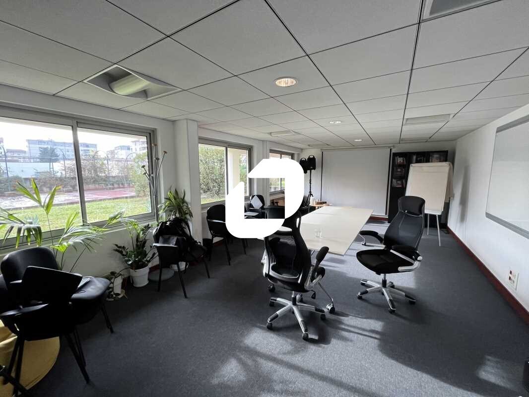 Office in Lyon for sale Building Photo- Image 1 of 13