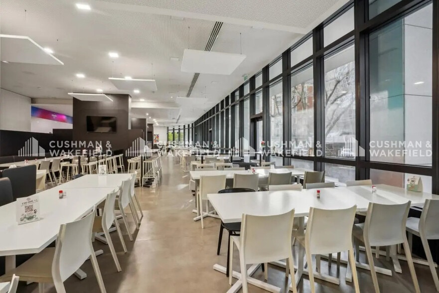 Office in Levallois-Perret to rent - Building Photo - Image 3 of 9