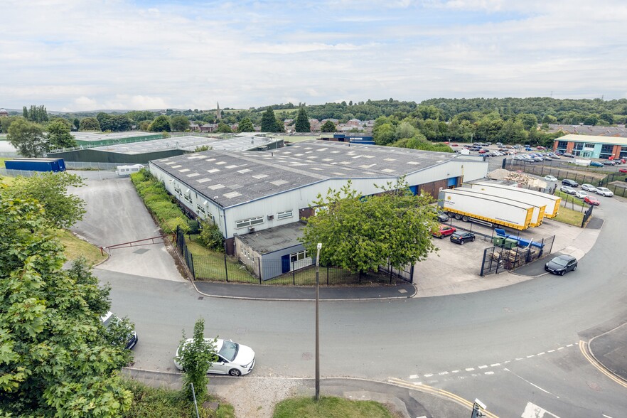 Stoneclough Rd, Manchester for rent - Primary Photo - Image 1 of 4