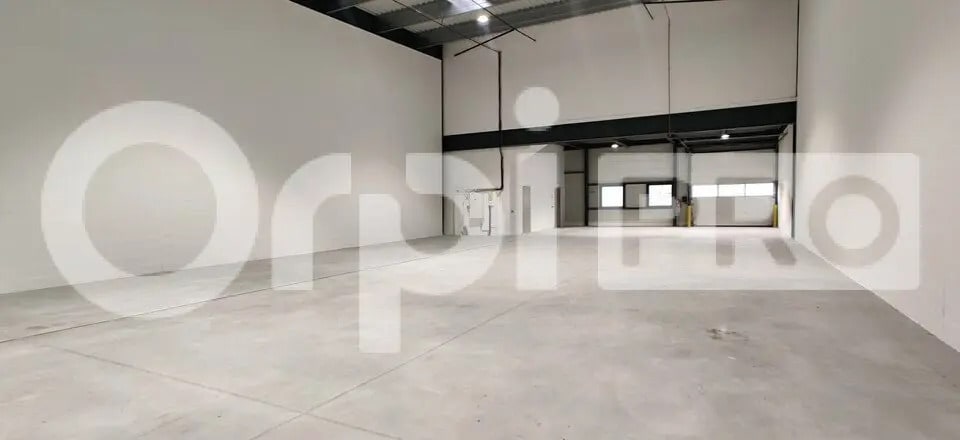 Location Local d'activités 376 m² - Photo 1