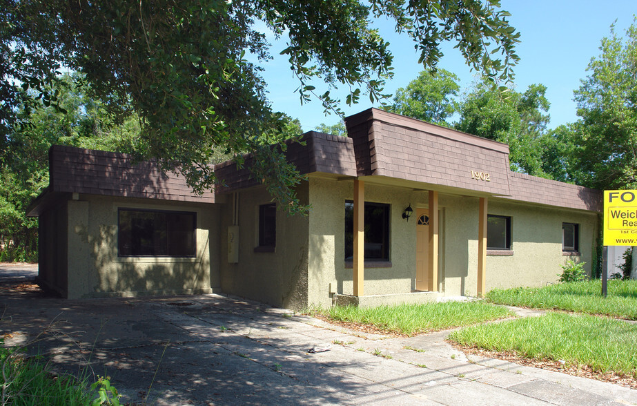 1902 Rogero Rd, Jacksonville, FL for rent - Primary Photo - Image 1 of 50