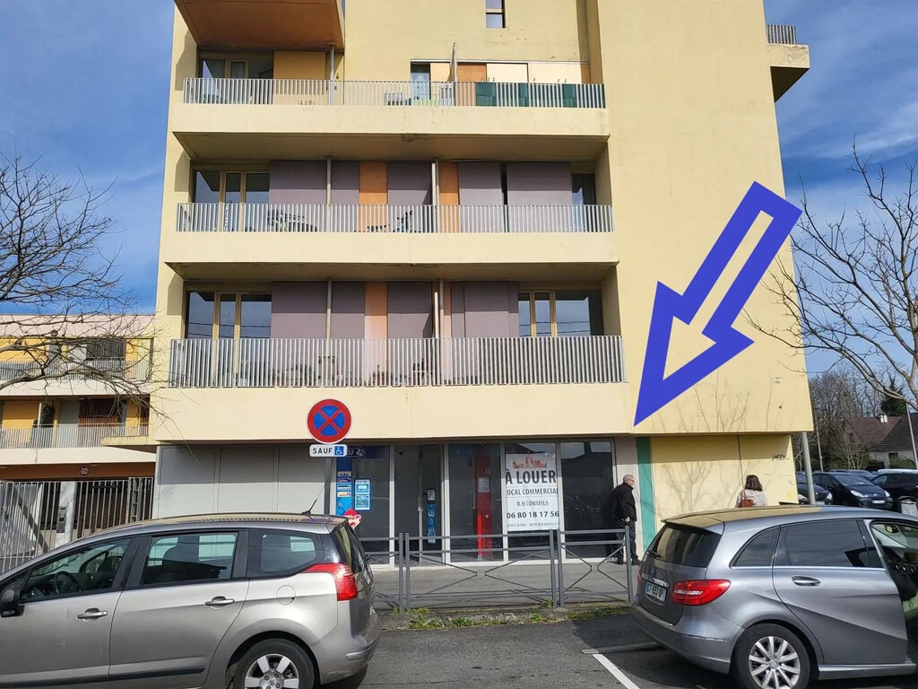 Location Commerce 70 m² - Photo 1