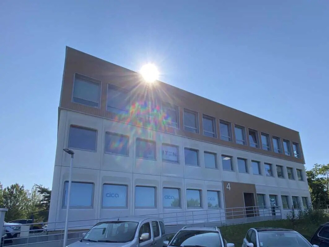 Office in Dardilly to rent Building Photo- Image 1 of 9