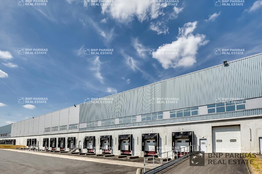 Light Industrial in Combs-la-Ville to rent - Building Photo - Image 3 of 10