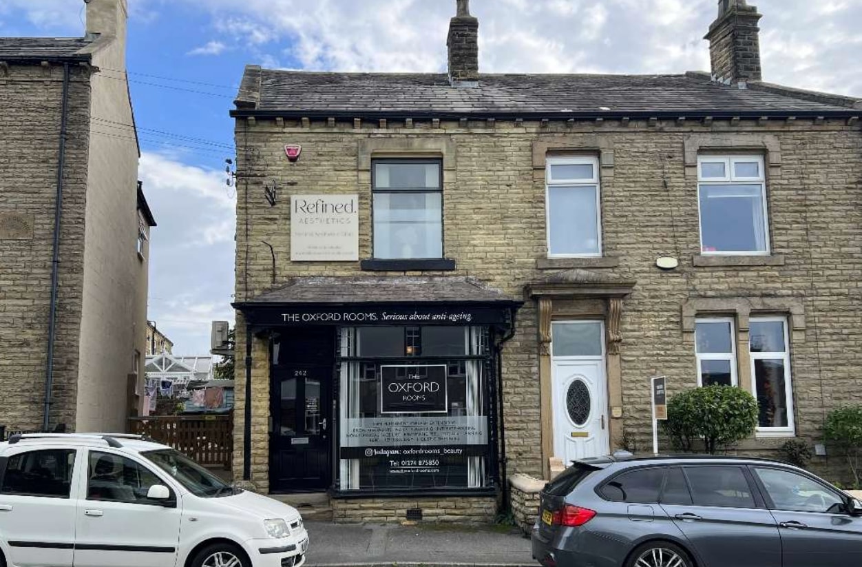 242 Oxford Rd, Cleckheaton to rent Primary Photo- Image 1 of 3