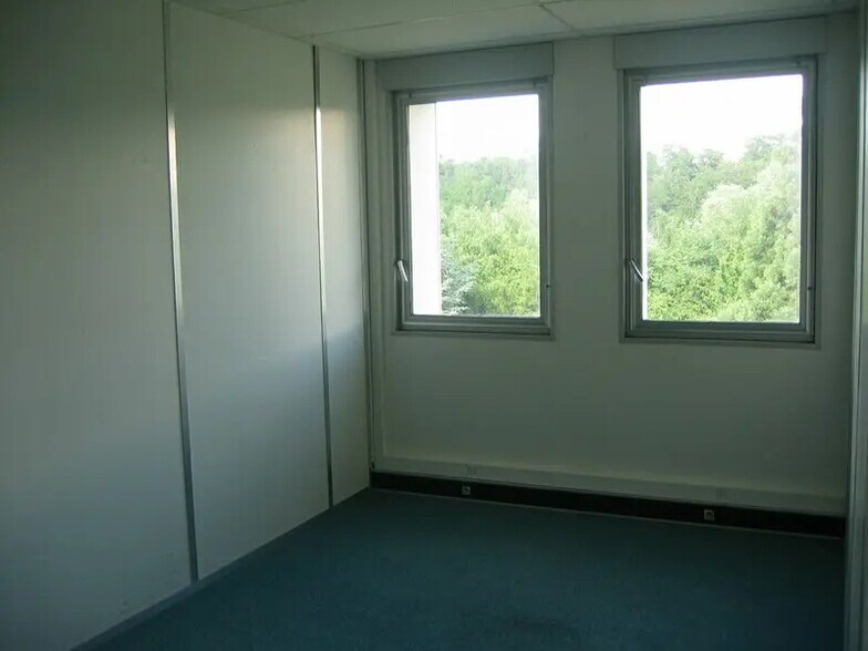 42 Chemin Du Moulin Carron, Écully for sale - Interior Photo - Image 3 of 4