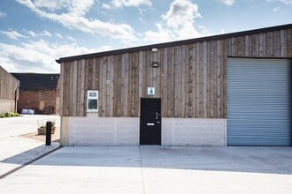 Gallows Ln, Swadlincote to rent Building Photo- Image 2 of 2