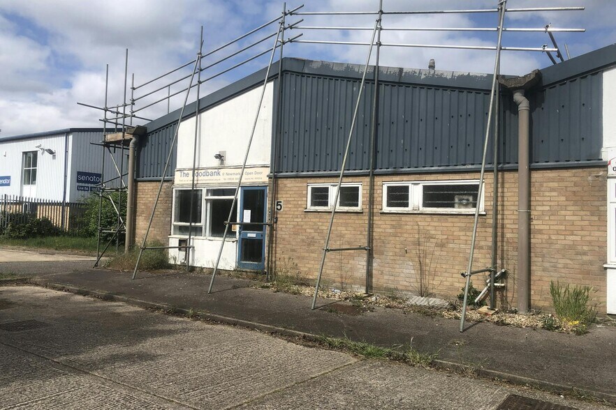 1-5 Craven Way, Newmarket to rent - Primary Photo - Image 1 of 3