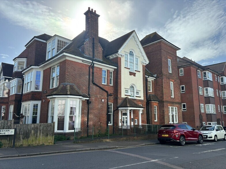 14 Windlesham Av, Brighton to rent - Building Photo - Image 1 of 13