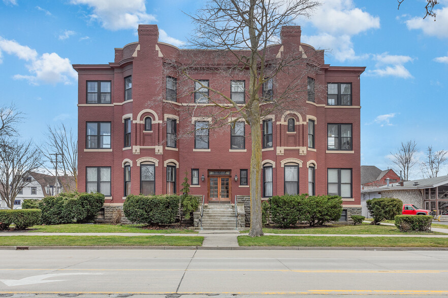 814 Center, Bay City, MI for sale - Building Photo - Image 1 of 62