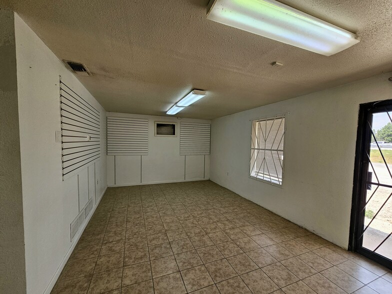 5817 S 1st St, Abilene, TX for rent - Building Photo - Image 3 of 7