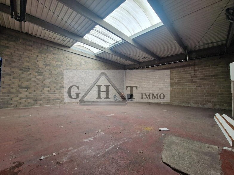 Industrial in La Courneuve to rent - Interior Photo - Image 2 of 6