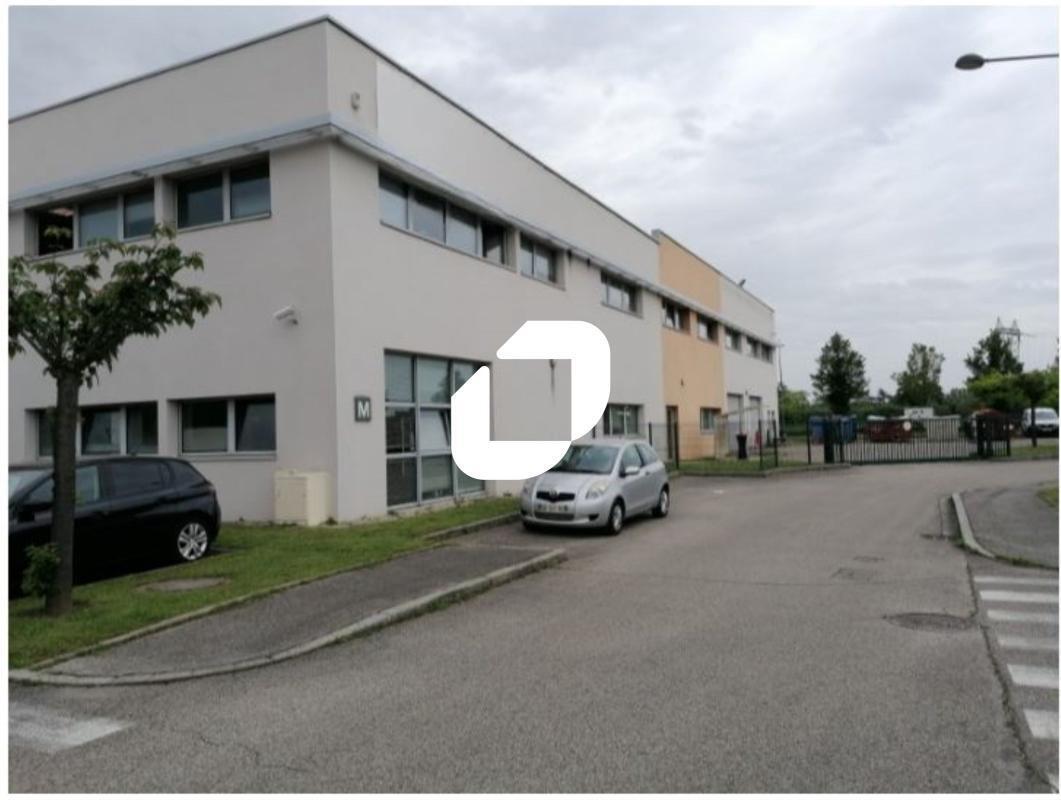 Light Industrial in Saint-Priest to rent Building Photo- Image 1 of 31