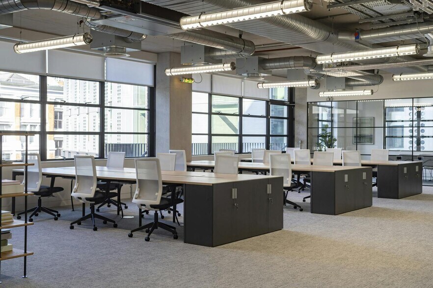 2 Old Street Yard, London to rent - Interior Photo - Image 3 of 40