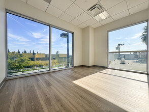 2730 Wilshire Blvd, Santa Monica, CA for rent Interior Photo- Image 1 of 5